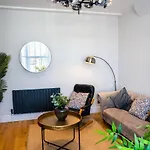 Central, Stylish 3 Bed Apartment With Sea Views