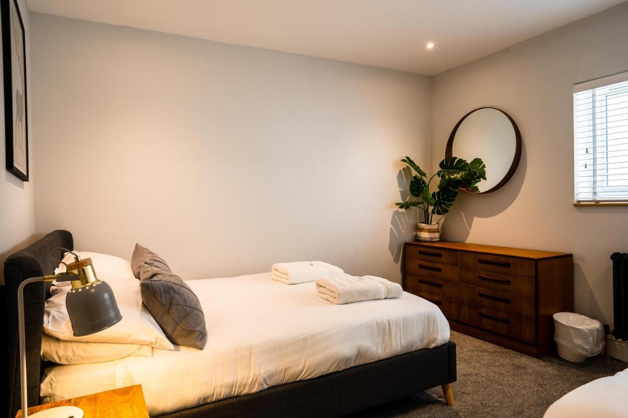 Central, Stylish 3 Bed With Sea Views Apartment