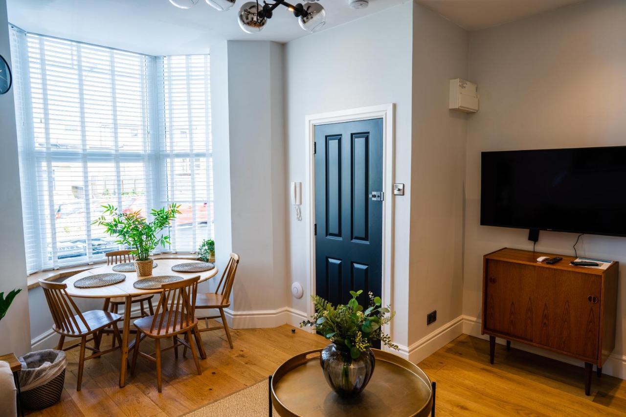 Central, Stylish 3 Bed With Sea Views Apartment