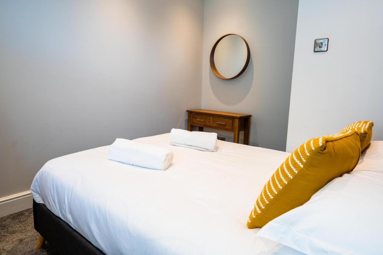 Central, Stylish 3 Bed With Sea Views