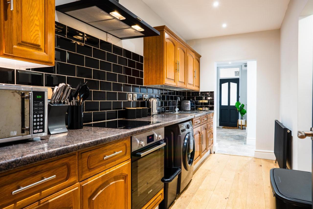 Apartment Central, Stylish 3 Bed With Sea Views Newquay (Cornwall)